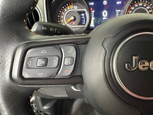 Used 2024 Jeep Gladiator Mojave w/ Convenience Group AWD/4WD image 19