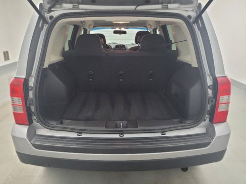 Used 2014 Jeep Patriot Latitude FWD image 29