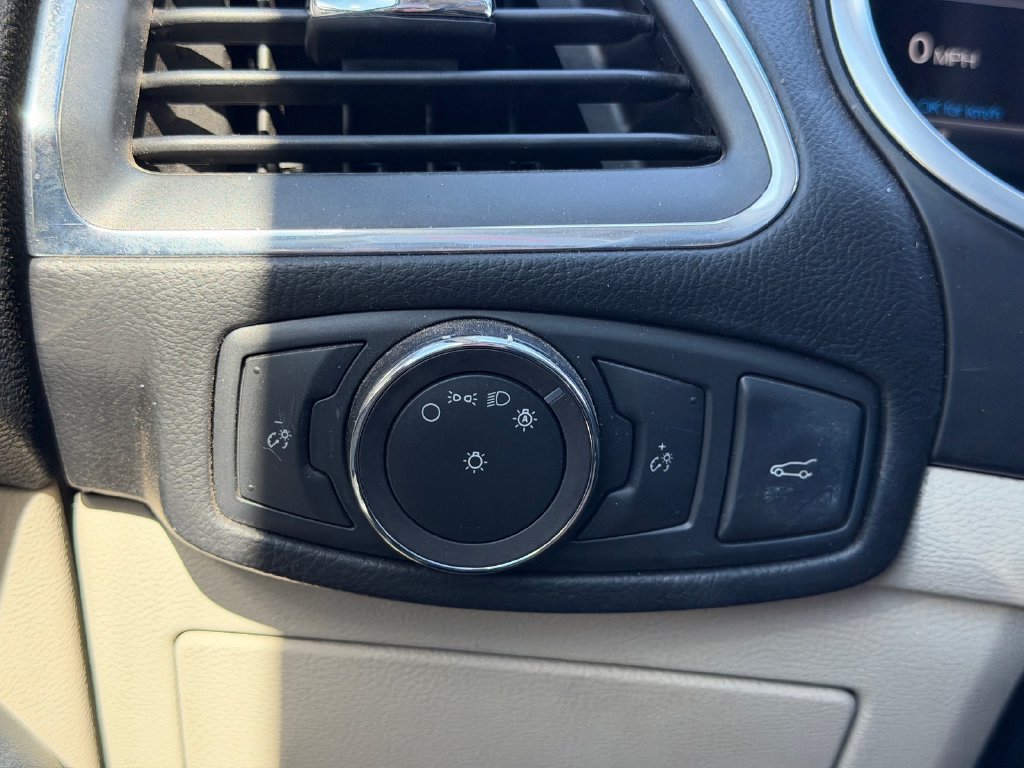 Used 2018 Ford Edge Titanium w/ Equipment Group 301A FWD image 10