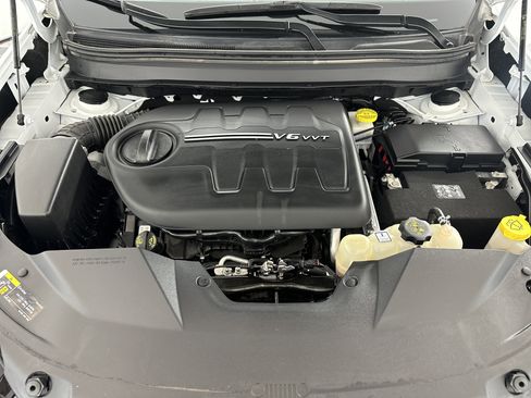 Used 2022 Jeep Cherokee Trailhawk image 11