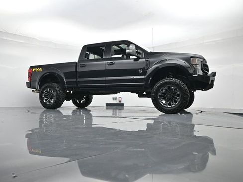 Used 2022 Ford F250 Lariat w/ Black Appearance Package image 32