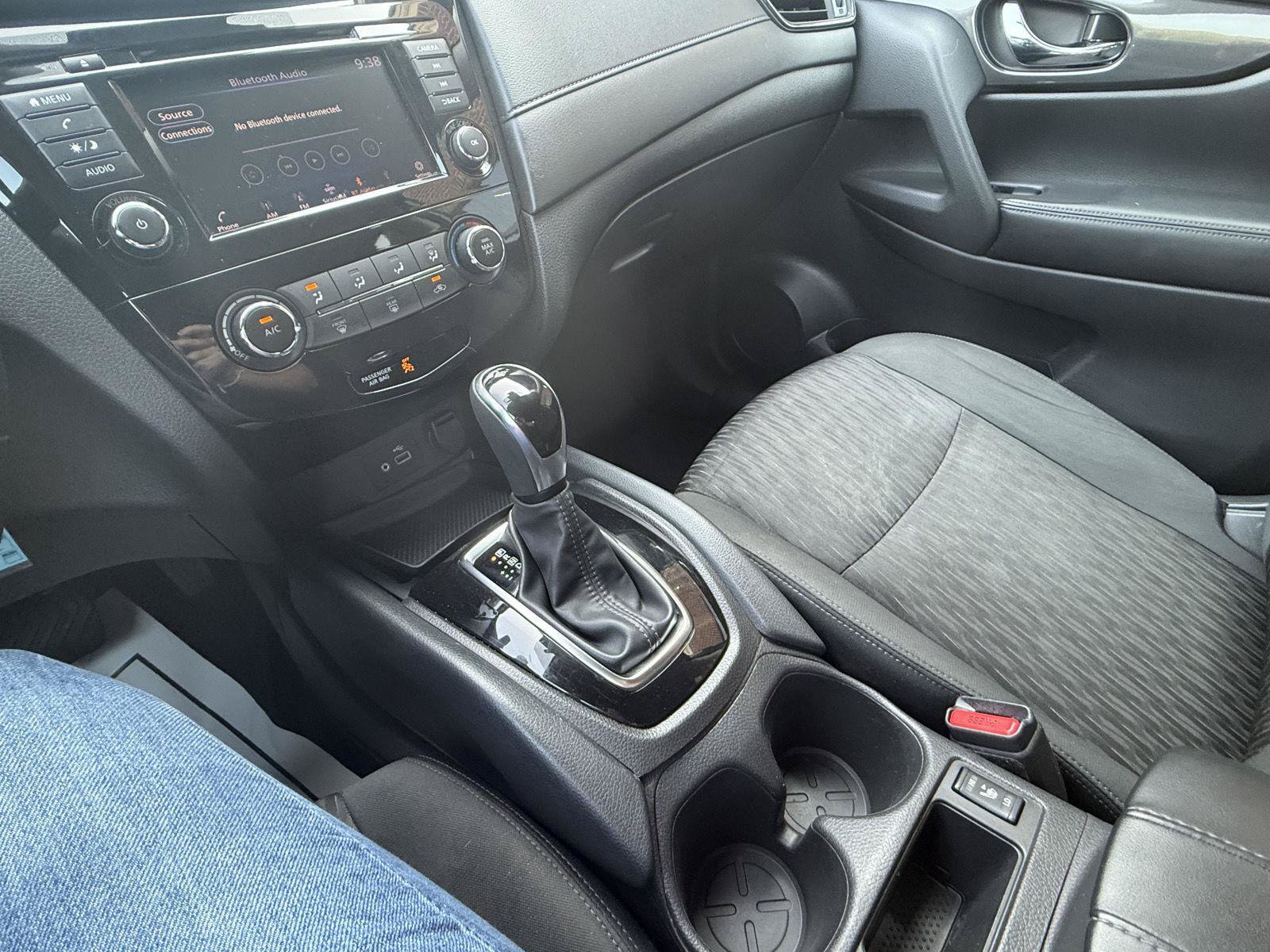 Used 2020 Nissan Rogue S w/ Special Edition Package FWD image 14