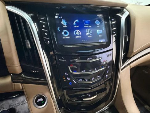 Used 2019 Cadillac Escalade Platinum AWD/4WD image 32
