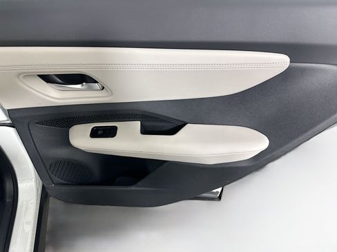 Used 2023 Nissan Ariya FWD image 28