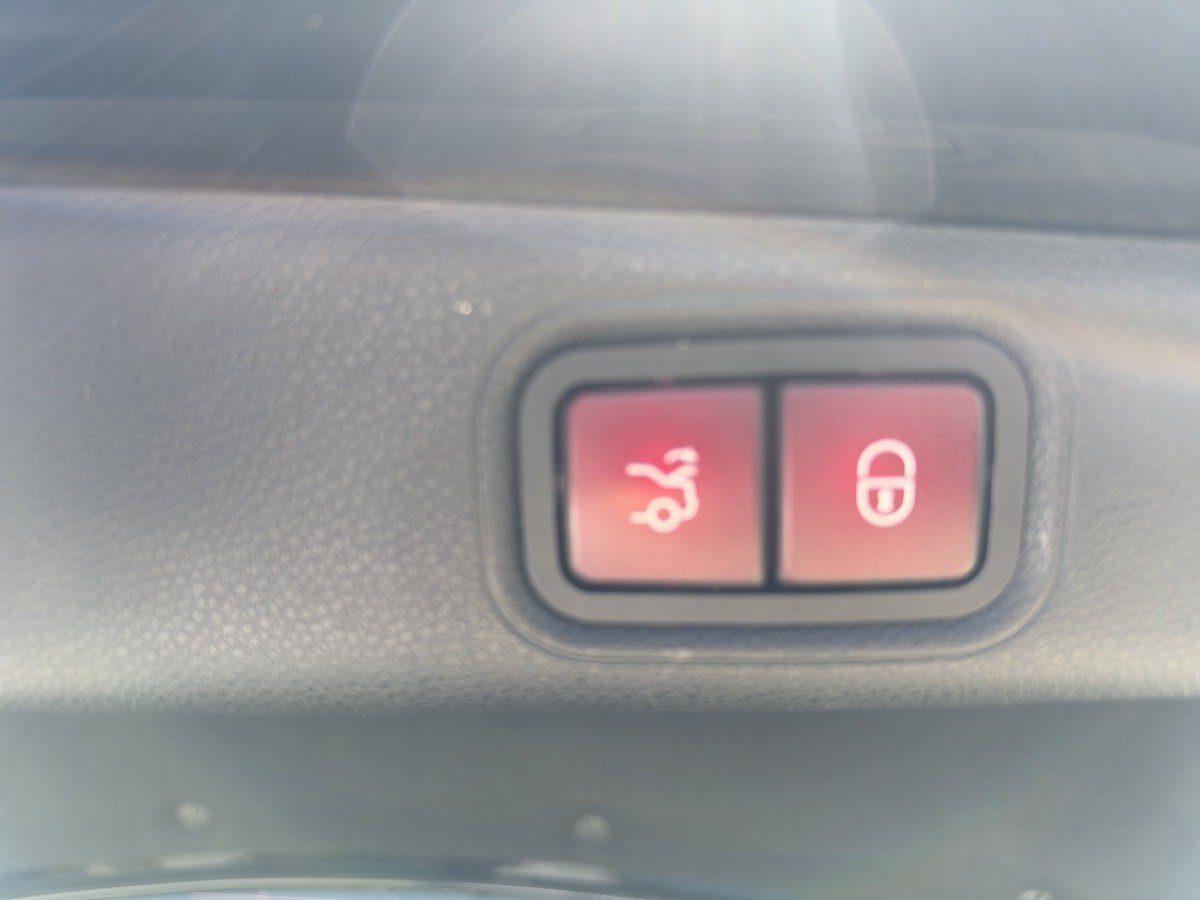 Used 2018 Mercedes-Benz E 300 image 21