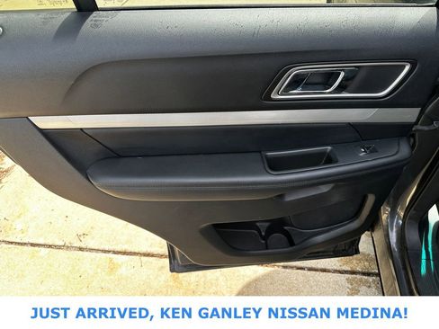 Used 2016 Ford Explorer XLT w/ Equipment Group 202A AWD/4WD image 16