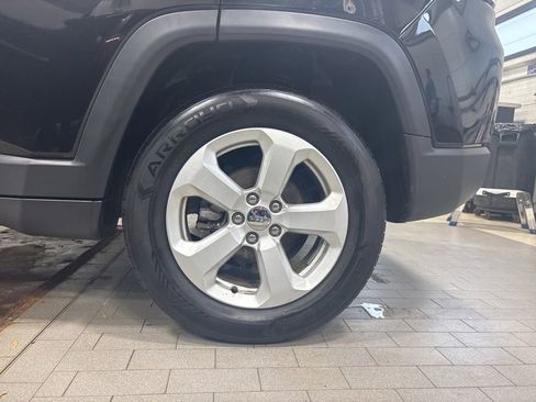 Used 2018 Jeep Compass Latitude w/ Cold Weather Group image 28