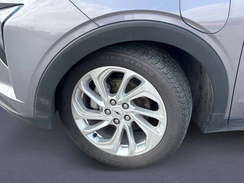 Used 2023 Chevrolet Bolt EUV LT image 3