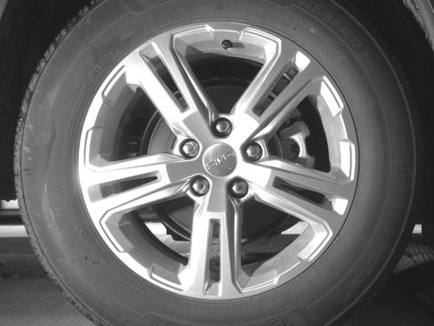 Used 2024 GMC Terrain SLE image 15