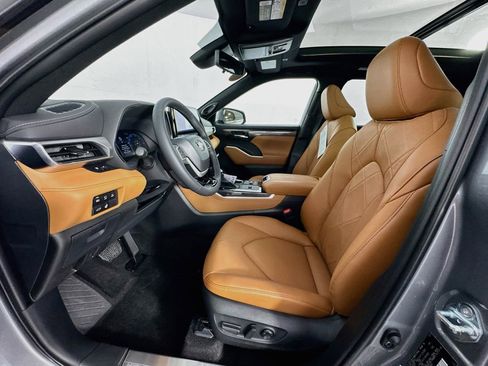 New 2026 Toyota Highlander Platinum image 11