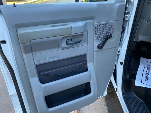 Used 2010 Ford E-250 and Econoline 250 E-250 138 WB image 16