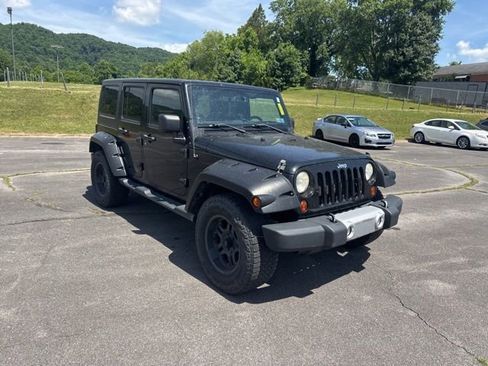 Used 2013 Jeep Wrangler Unlimited Sahara w/ Dual Top Group AWD/4WD image 3