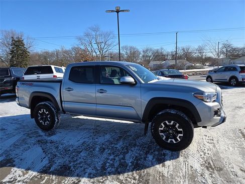 Used 2023 Toyota Tacoma TRD Off-Road image 5