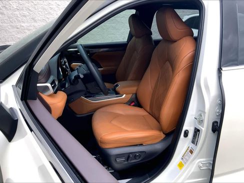Used 2020 Toyota Highlander Platinum image 7