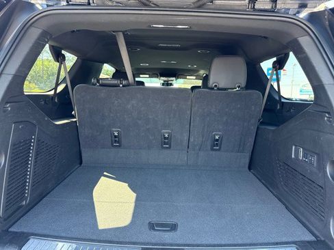 Used 2025 GMC Yukon XL Denali RWD image 18