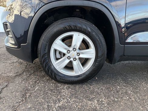 Used 2022 Chevrolet Trax LS w/ Tint and Cruise Package image 23