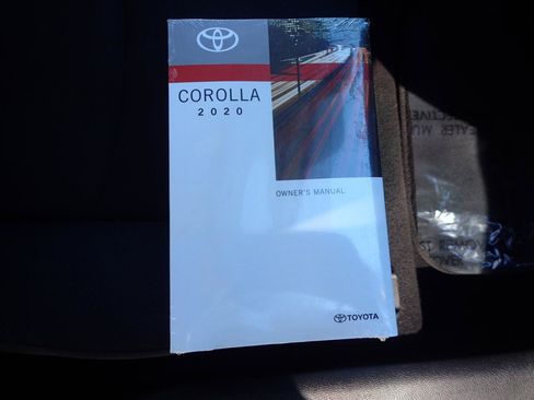 Used 2020 Toyota Corolla LE FWD image 23
