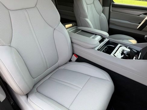 New 2025 Jeep Wagoneer Series III w/ Premium Group I image 14