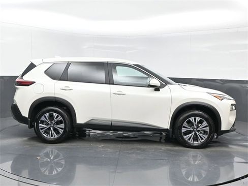 Used 2023 Nissan Rogue SV image 7