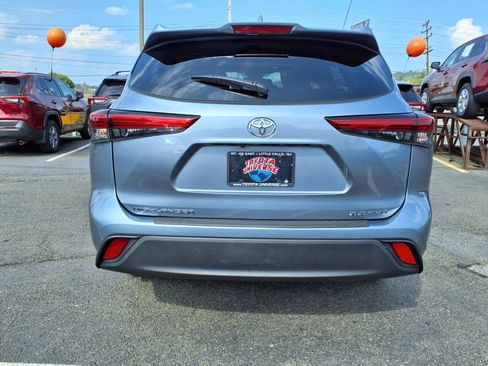 Certified 2023 Toyota Highlander XLE image 5