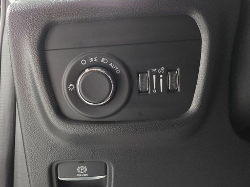 New 2025 Jeep Grand Cherokee Altitude AWD/4WD image 36