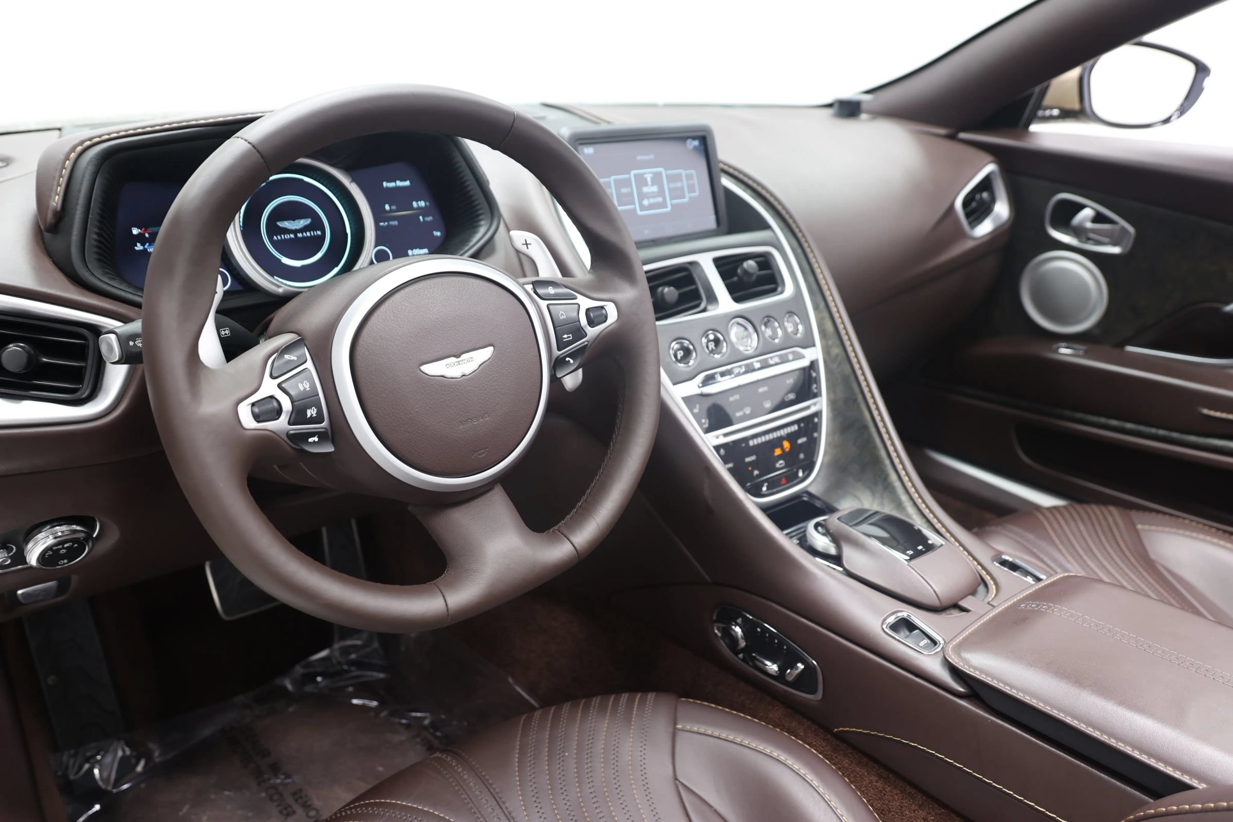 Used 2019 Aston Martin DB11 Volante RWD image 2