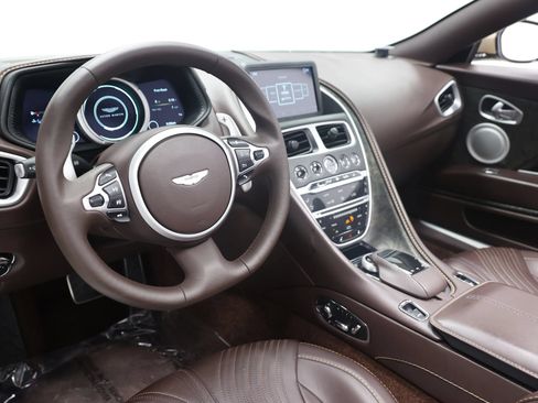 Used 2019 Aston Martin DB11 Volante RWD image 2