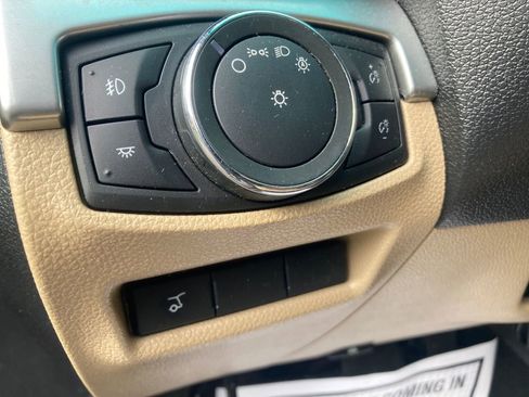 Used 2017 Ford Explorer XLT w/ Equipment Group 202A AWD/4WD image 36