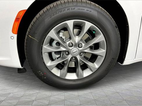 New 2026 Chrysler Pacifica Limited image 13