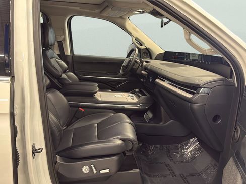 Used 2025 Lincoln Navigator Reserve AWD/4WD image 17