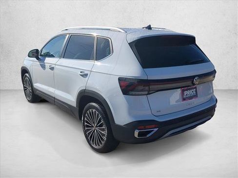 Used 2026 Volkswagen Taos SE FWD image 8