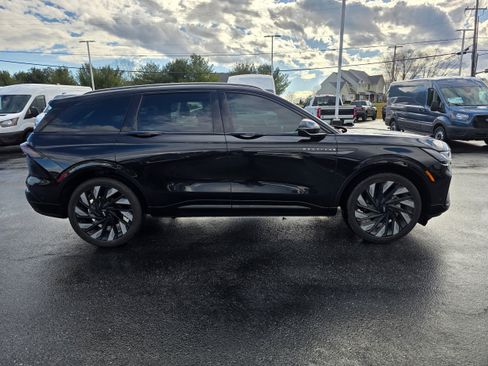 Used 2024 Lincoln Nautilus Reserve w/ Equipment Group 202A image 6