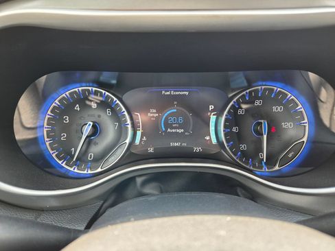 Used 2025 Chrysler Pacifica Select FWD image 19
