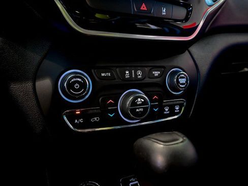 Used 2022 Jeep Cherokee Limited w/ Mopar Interior Package image 36