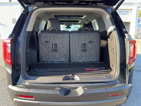 Used 2023 GMC Acadia AT4 w/ Technology Package AWD/4WD image 10