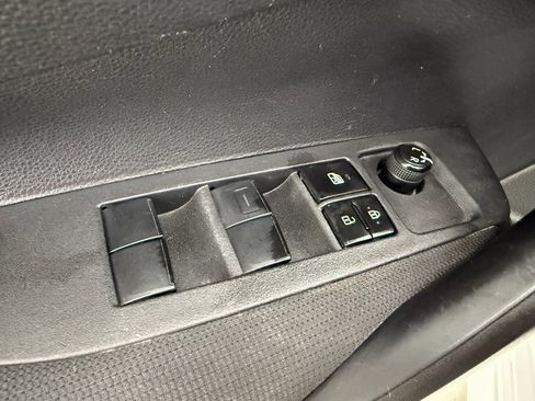 Used 2021 Toyota Corolla LE image 27