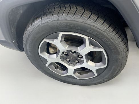 Used 2022 Jeep Compass Trailhawk w/ Sun and Sound Group AWD/4WD image 31