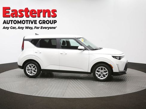 Used 2025 Kia Soul LX w/ LX Technology Package FWD image 46