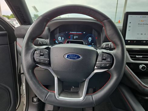 Used 2025 Ford Explorer ST-Line w/ ST-Line Street Pack AWD/4WD image 23