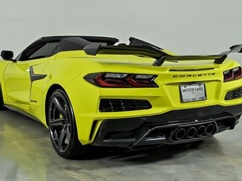Used 2024 Chevrolet Corvette Z06 w/ Z07 Performance Package RWD image 8