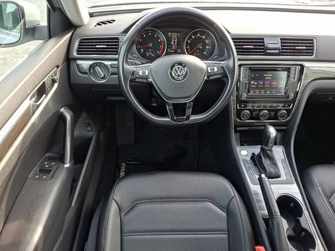 Used 2018 Volkswagen Passat 2.0T SE image 11