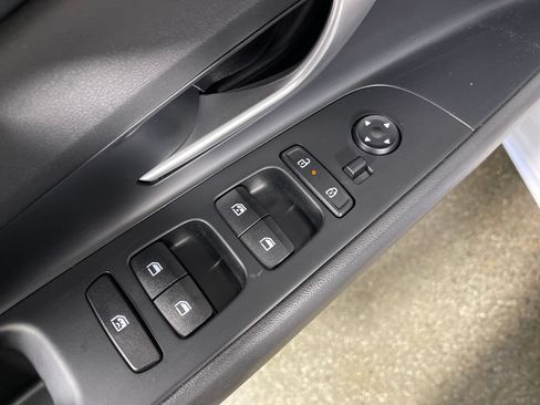 Certified 2025 Hyundai Elantra SEL FWD image 18