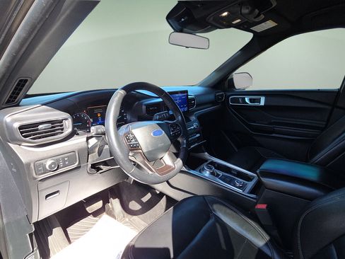 Used 2020 Ford Explorer XLT w/ Equipment Group 202A AWD/4WD image 23
