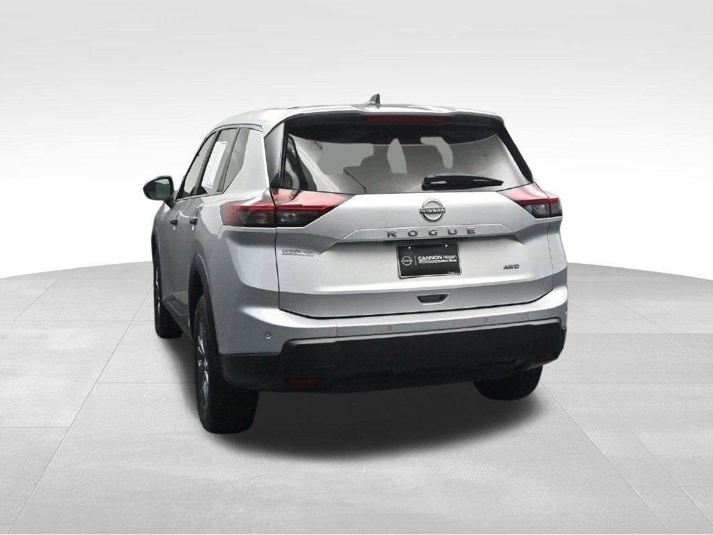 Used 2024 Nissan Rogue S AWD/4WD image 4