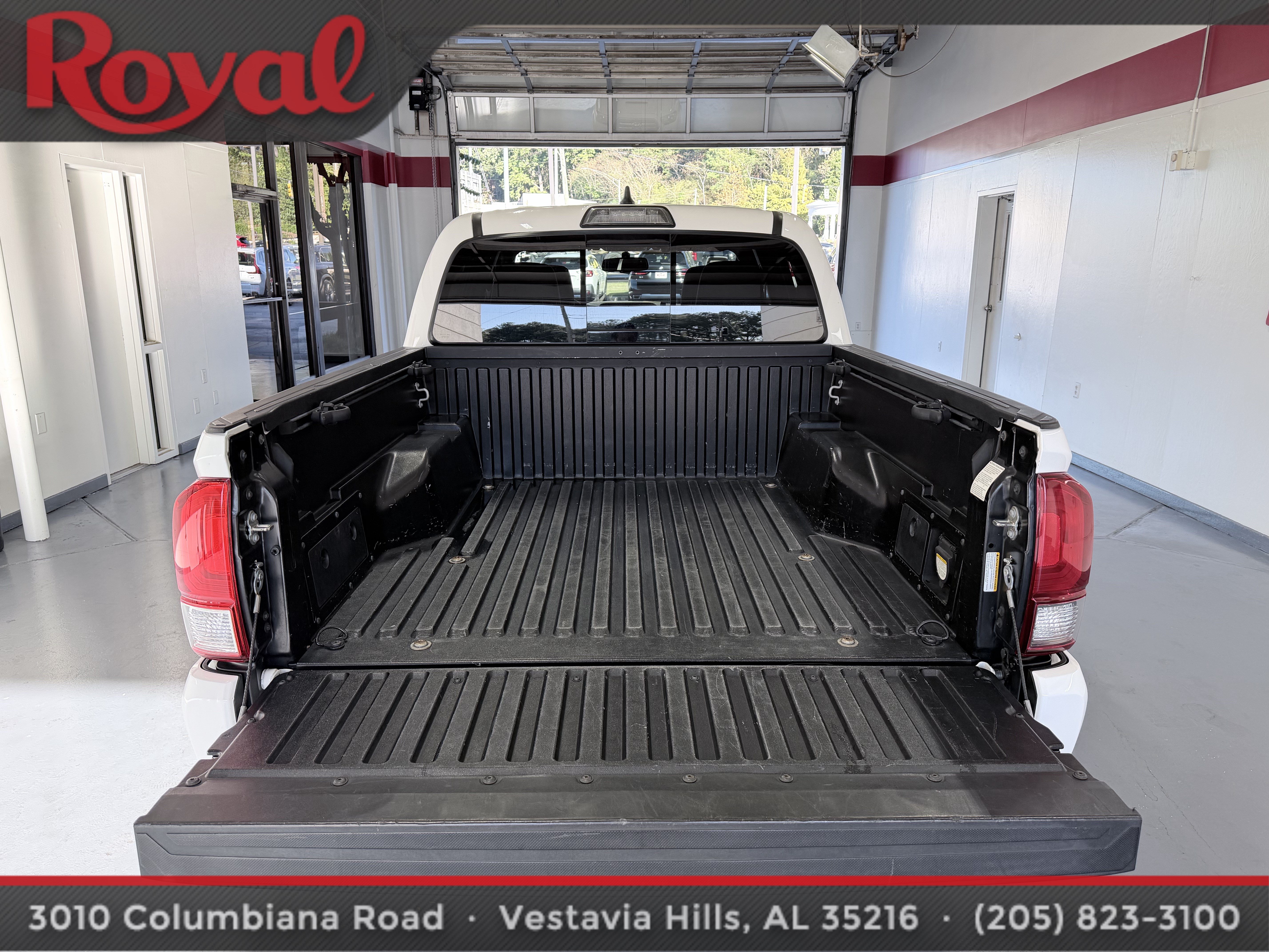Used 2017 Toyota Tacoma TRD Sport w/ Tow Package RWD image 6