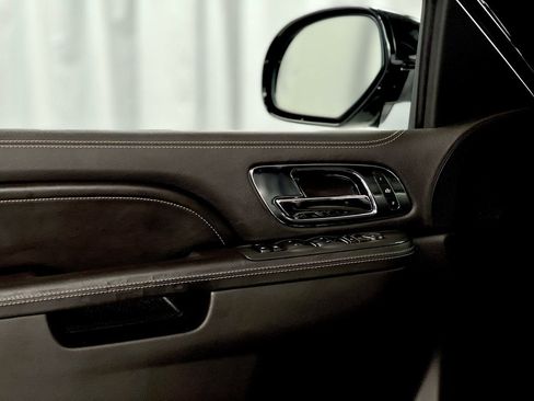 Used 2014 Cadillac Escalade ESV Platinum image 33