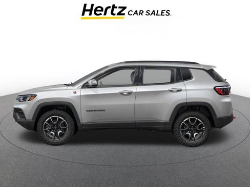 Used 2025 Jeep Compass Trailhawk AWD/4WD image 3
