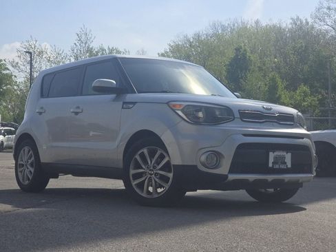 Used 2017 Kia Soul + FWD image 2
