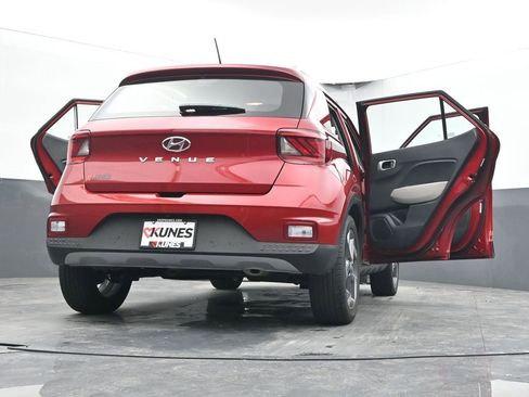 Used 2025 Hyundai Venue SEL image 90