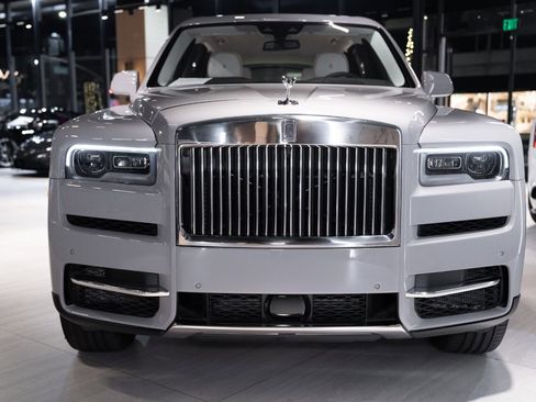 Used 2023 Rolls-Royce Cullinan w/ Cullinan Package image 50